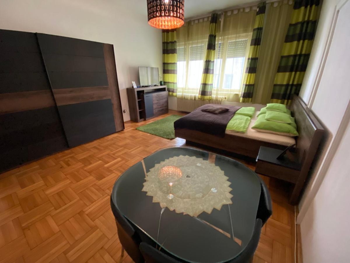 Apartment And Rooms Heart Of The City Budapeste Exterior foto