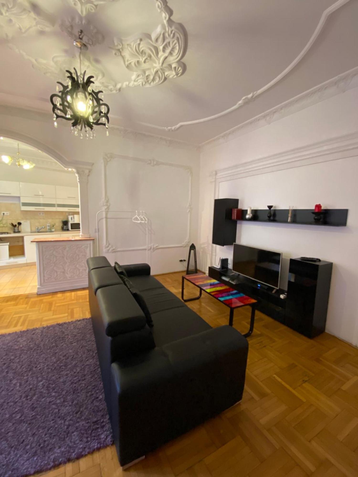 Apartment And Rooms Heart Of The City Budapeste Exterior foto