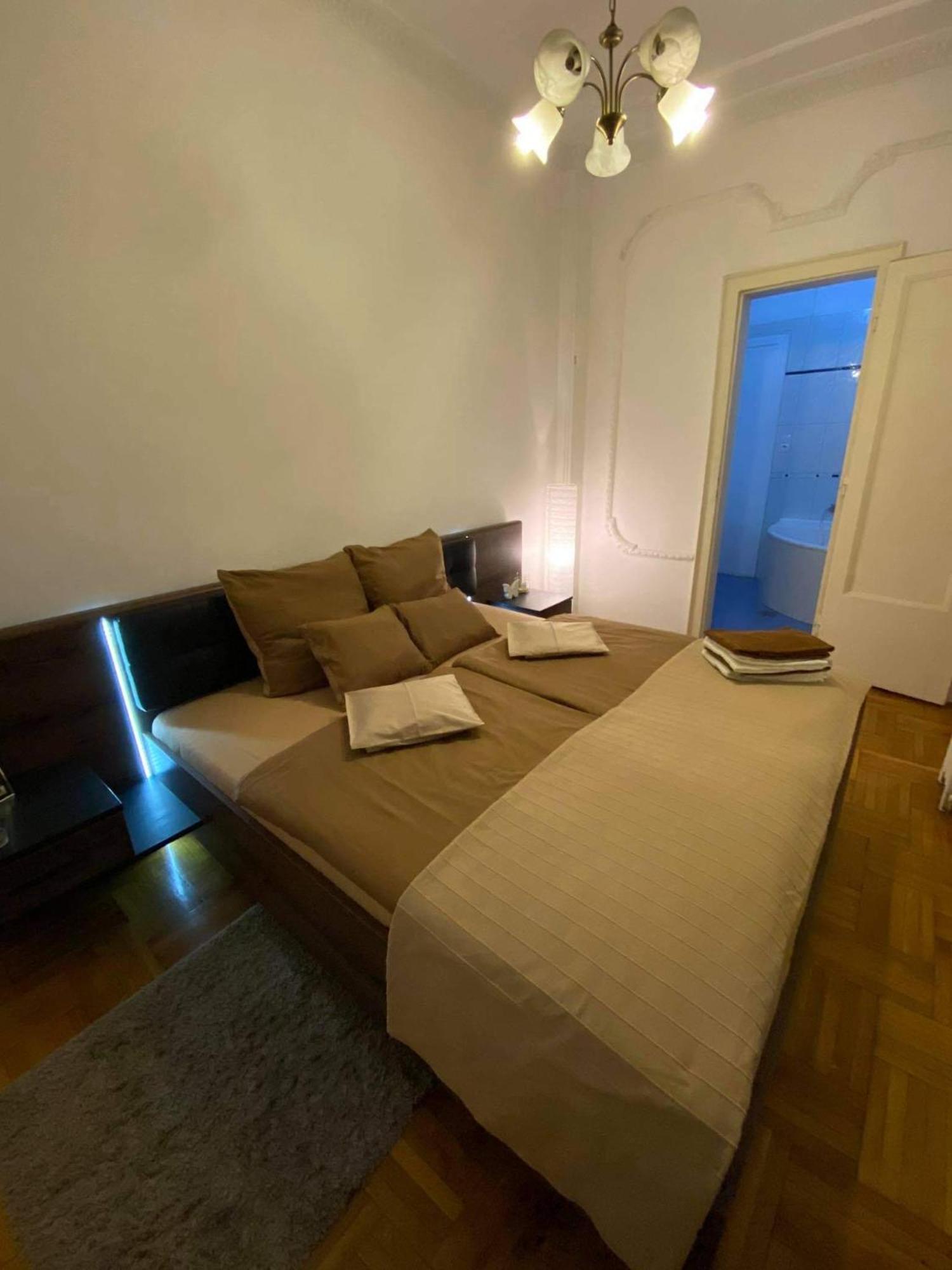 Apartment And Rooms Heart Of The City Budapeste Exterior foto